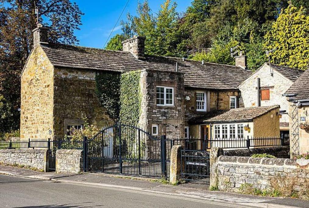 The Belle - A Lovingly Converted Grade II Listed Home From Home In Bakewell Extérieur photo